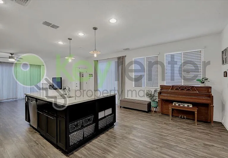1374 Larkspur Dr — Photo 8