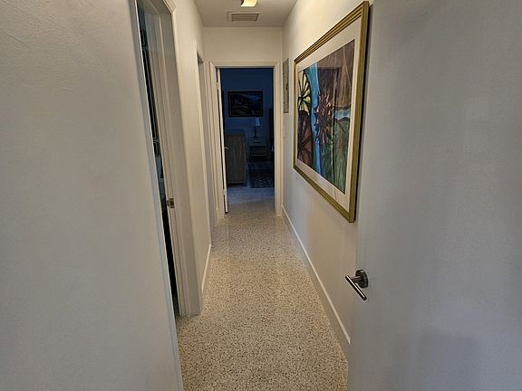 4th image of 406 Venetian Dr