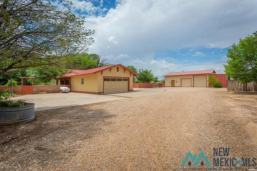 3 bed, 2144 sqft, $3,300 — Photo 3