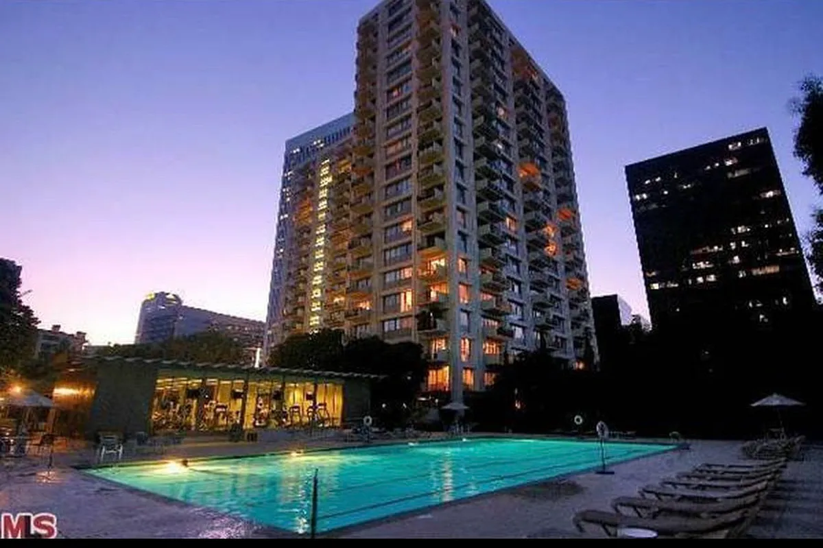 Building Photo - 2160 Century Park E #1003