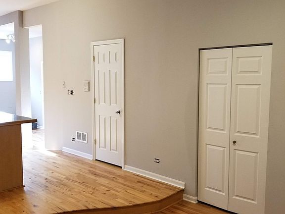 4th image of 529 N Ashland Ave #1