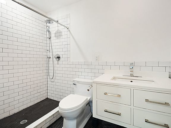 5th image of 362 Clermont Ave Floor 1