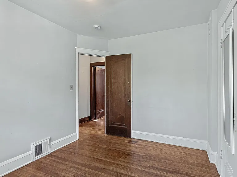 881 19th Ave SE — Photo 15