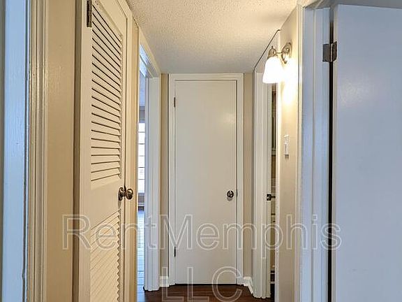 5th image of 358 E Pkwy N APT 6