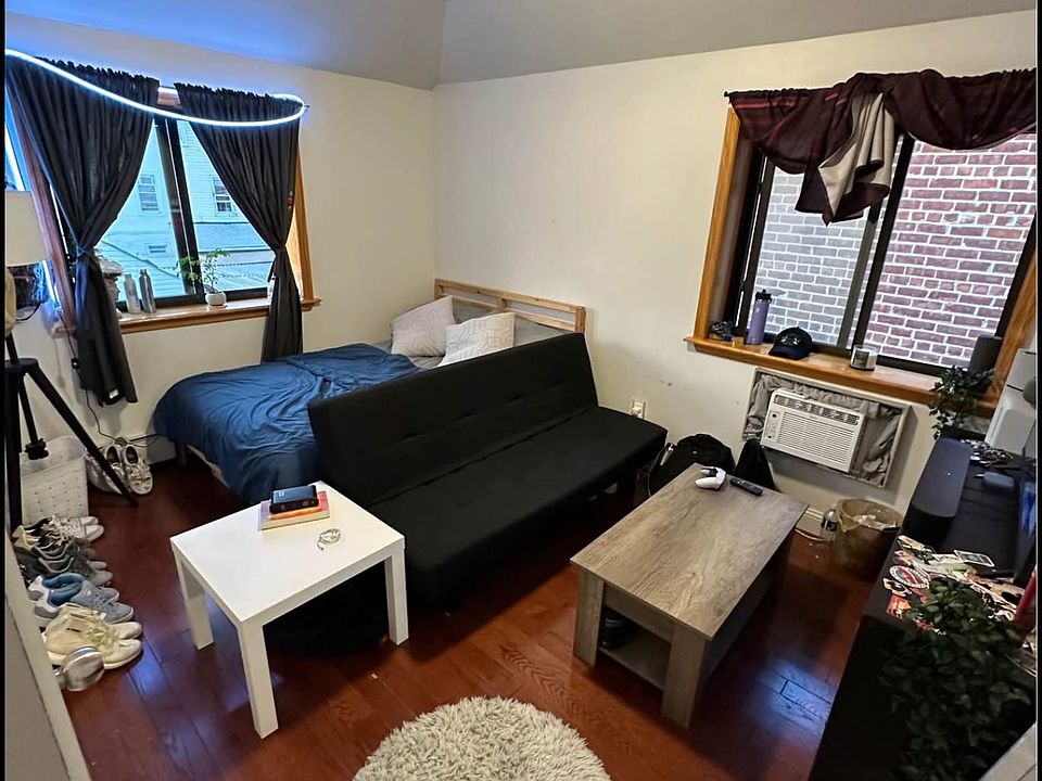 2nd image of 11147 43rd Ave #1