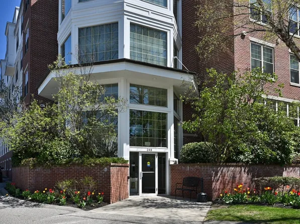 248 Albion St APT 324, Wakefield, MA 01880