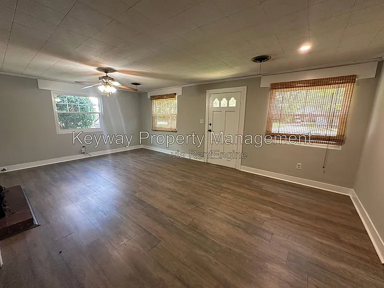 528 Grant Ave — Photo 3