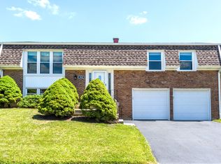 1422 Worden Way, Elk Grove Village, IL 60007