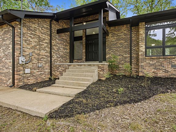 3rd image of 102 Parkwood Ln