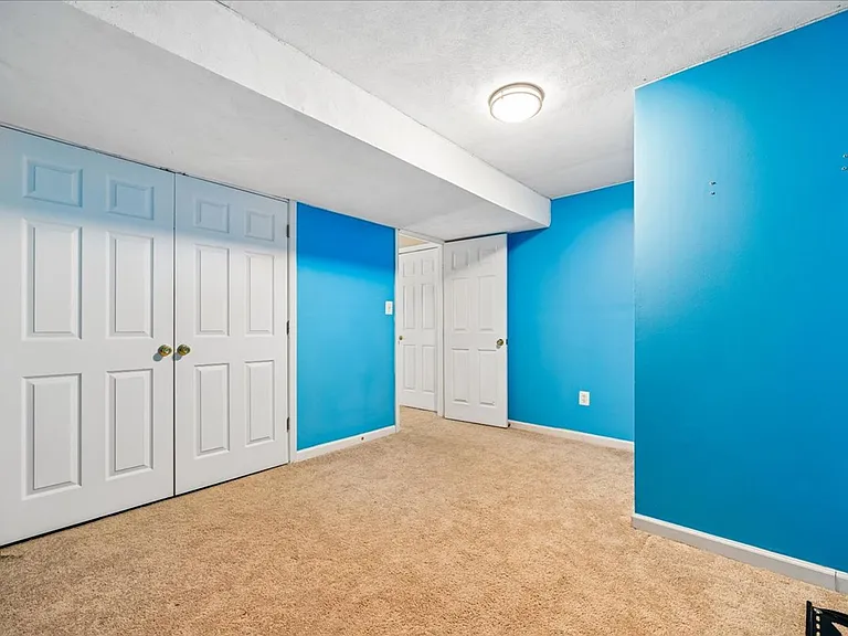 6630 Commodore Ct — Photo 28