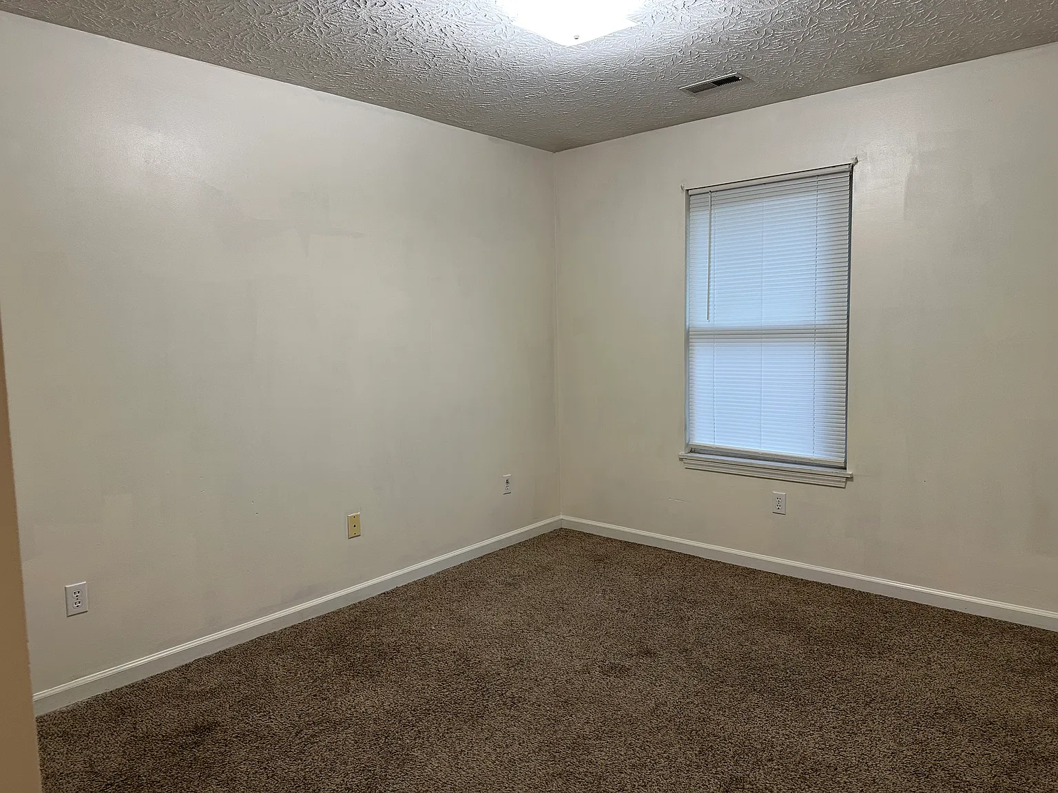 3 bed, 2.5 bath, 1400 sqft, $1,500 — Photo 3