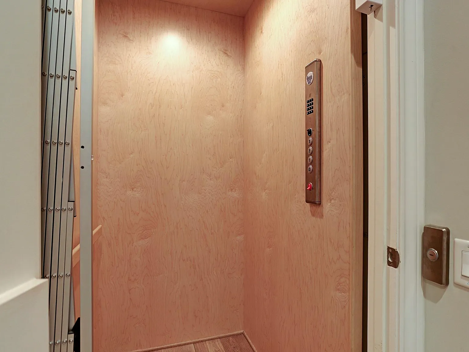 3 bed, 3.5 bath, 3087 sqft, $6,550 — Photo 4