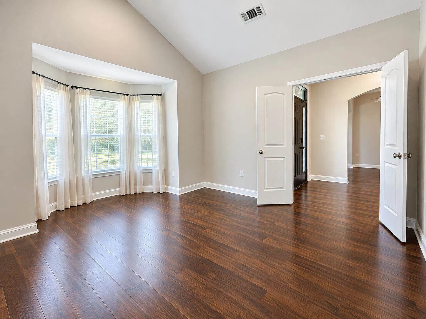 3 bed, $2,200 — Photo 3