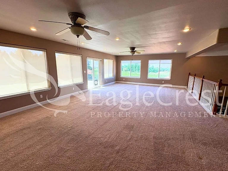 44 Vinehill Dr — Photo 95