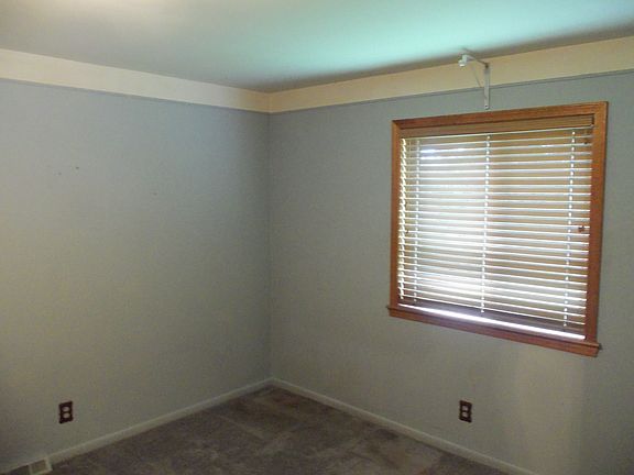 4th image of 980 Woodingham Ave