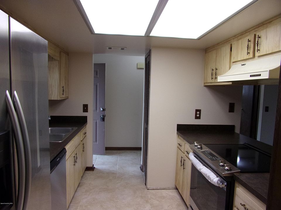2nd image of 2925 Plaza Way
