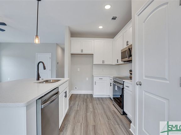 3rd image of 208 Alyssa Avenue
