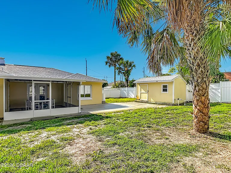 1621 N Oleander Ave — Photo 45