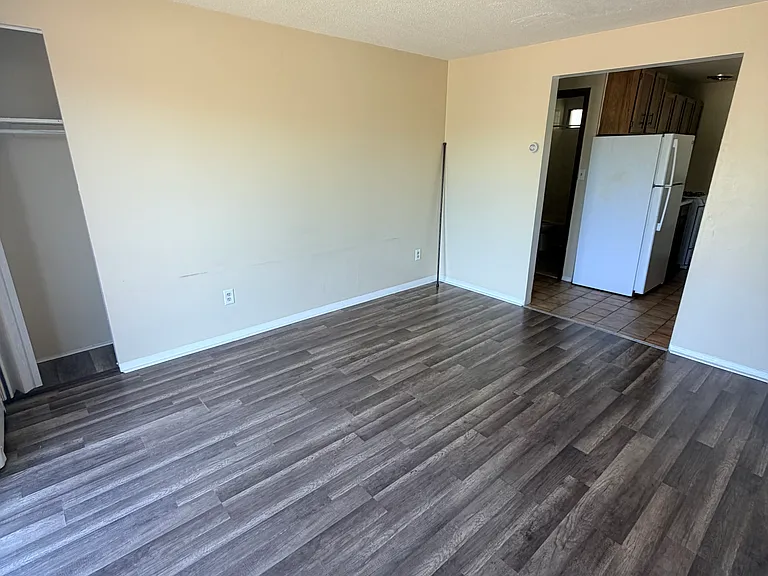 67 Fairview Ave — Photo 2