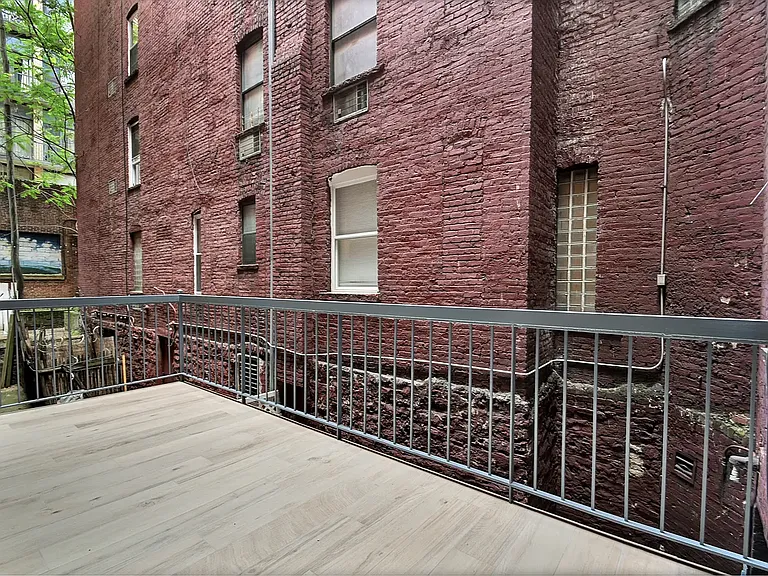 226 E 25th St #1C — Photo 7