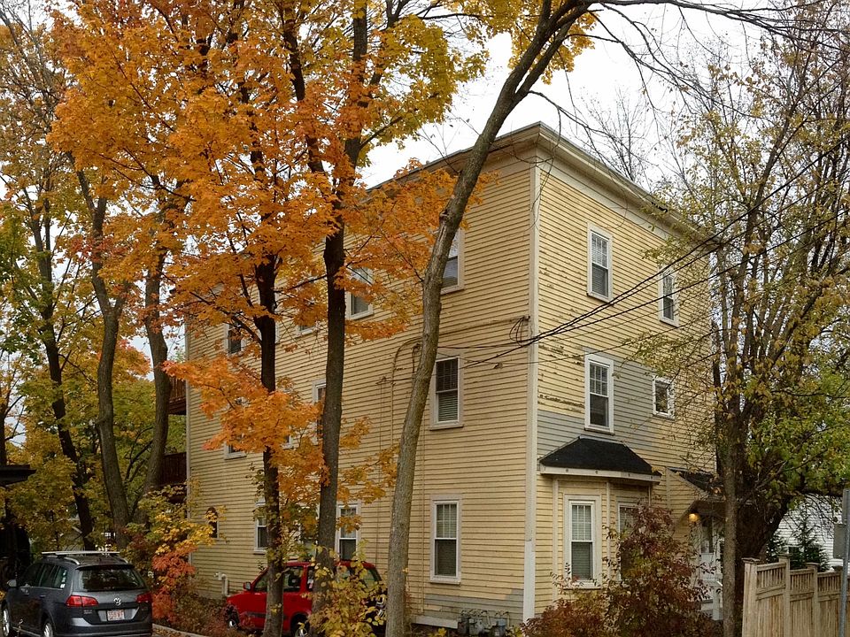 View of the building. Apt. 2 is on the top floor.