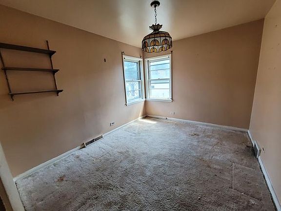 3133 W Howard St Chicago, IL 60645