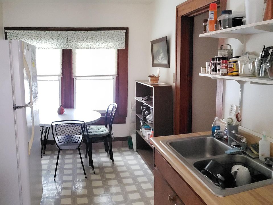 Kitchen (common area)