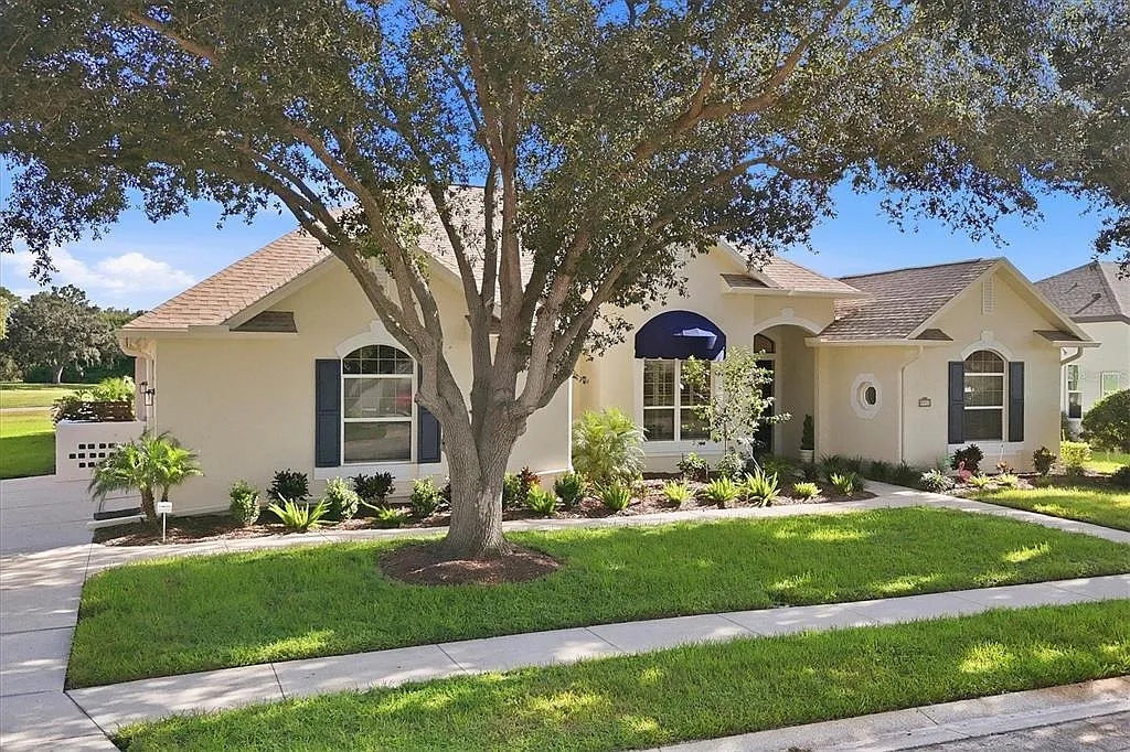 4 bed, 3.0 bath, 3221 sqft, $8,500 — Photo 2