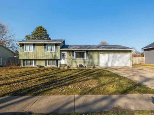 3002 Princeton Dr, Mishawaka, IN 46544