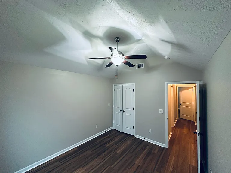 3272 Alexandria Dr — Photo 22