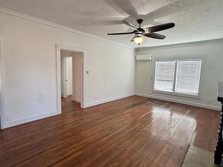 3205 S Tyler St — Photo 4