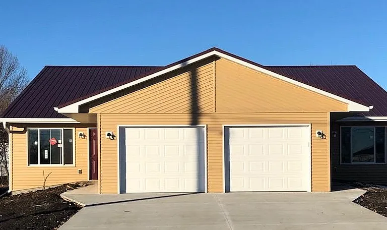 209 S Cottonwood St — Photo 1