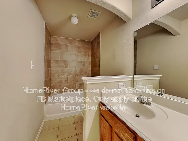 1127 Sophia St — Photo 10