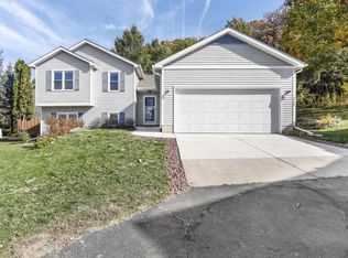 5177 Ridge Oak Dr, Madison, WI 53704