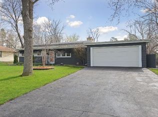 1820 Spring Valley Cir, Golden Valley, MN 55422