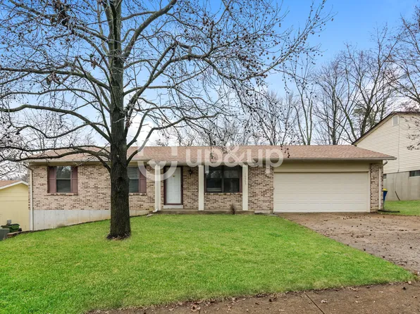10563 Boylston Dr, Saint Ann, MO 63074