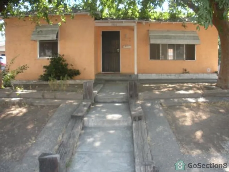 1922 Norris Dr E photo 1