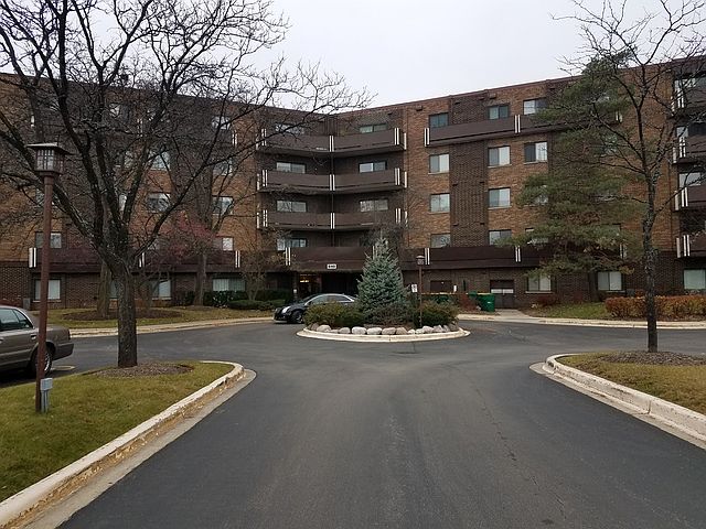 1st image of 840 Wellington Ave Unit 205