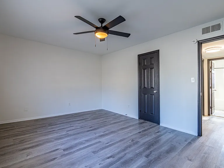 740 Mozley Dr SE #B — Photo 15