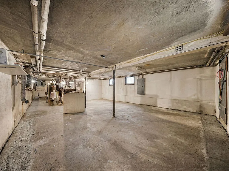 15 Tuttle St — Photo 39
