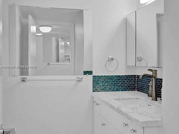 5th image of 2500 Parkview Dr APT 1008