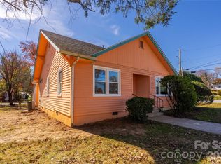 422 Hebron Rd, Hendersonville, NC 28739