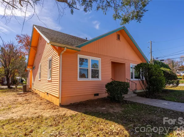 422 Hebron Rd, Hendersonville, NC 28739