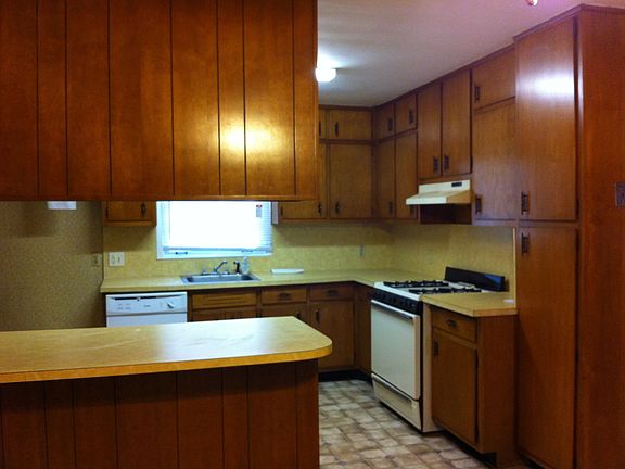 5th image of 886 Birch St