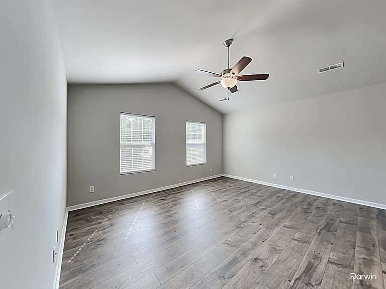 448 Courtland Dr — Photo 10