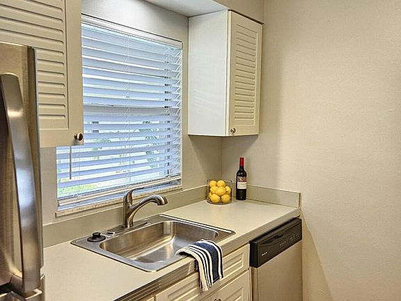 3rd image of 306 N Hubert Ave #1