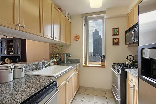 Rented by Corcoran | media 15
