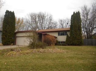 8901 Darnel Rd, Eden Prairie, MN 55347