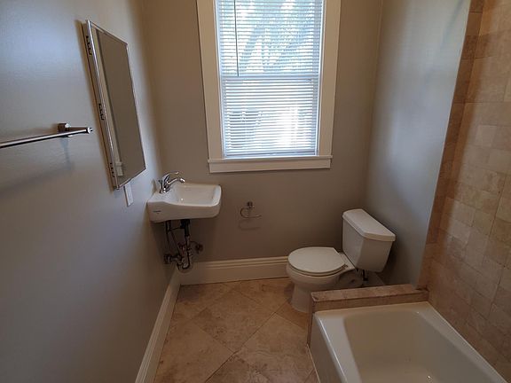 3rd image of 3001 Pine St APT 7