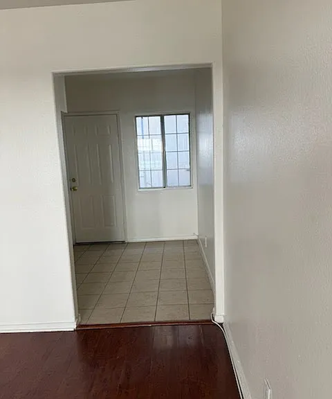 934 W 84th St #9 — Photo 8